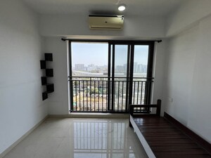 Room in 2.5 BHK Apartment at Kalpataru Primus Residence, Santacruz East – for Rent