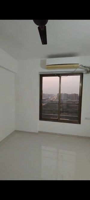 Room in 3 BHK Apartment at Basil Skyline, Tragad – for Rent