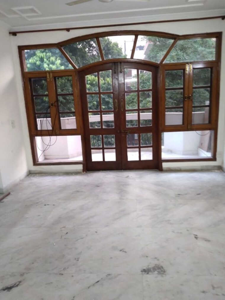 Living Room, defence colony 3 Bedroom 2800 Sq.Ft. Builder Floor In Defence Colony Delhi 10277291