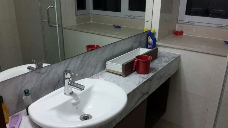 Bathroom, dn nagar 1 RK 250 Sq.Ft. Apartment In Dn Nagar Mumbai 10277289