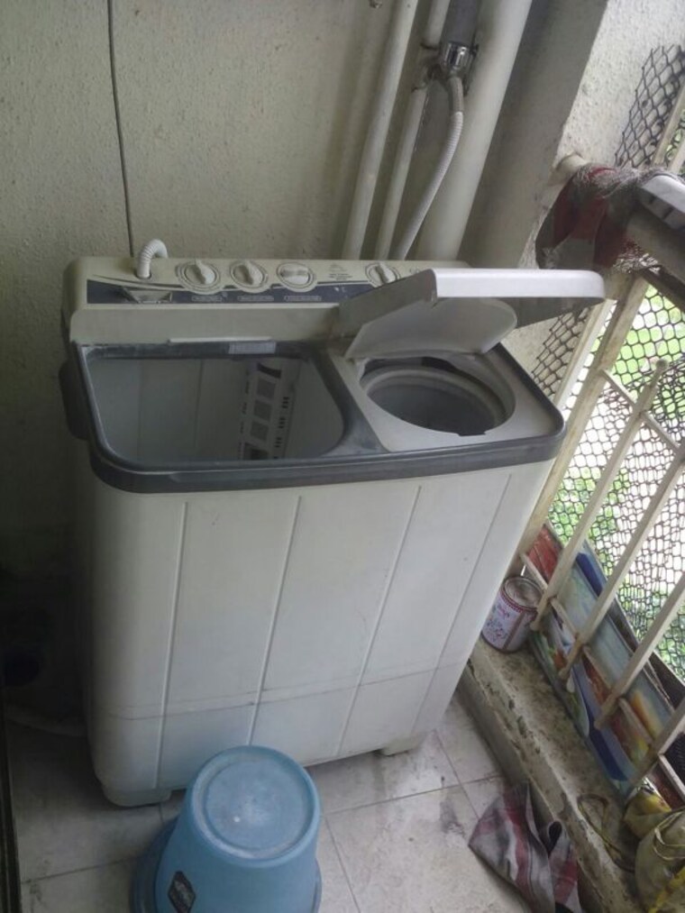 Bathroom, dn nagar 1 RK 250 Sq.Ft. Apartment In Dn Nagar Mumbai 10277289