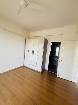 Room in 2 BHK Apartment at AIPL The Peaceful Homes, Sector 70a – for Rent