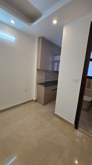 Room in 3 BHK Builder Floor at Malviya Nagar – for Rent