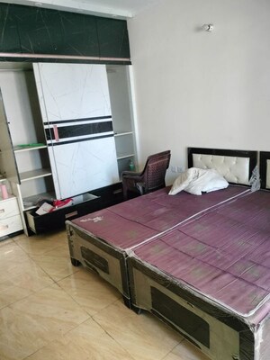 Room in 4 BHK Builder Floor at Gaur Yamuna City 16th Park View, Gaur Yamuna City – for Rent