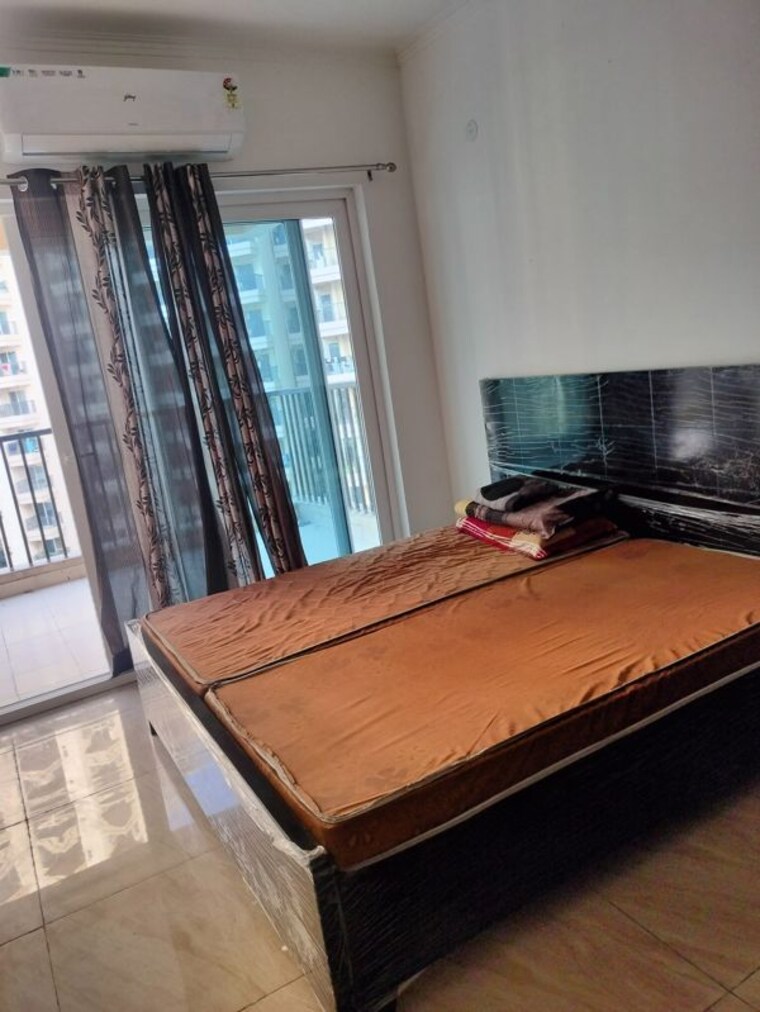Room, gaur-yamuna-city-16th-park-view 4 Bedroom 1950 Sq.Ft. Builder Floor In Gaur Yamuna City Greater Noida 10275996