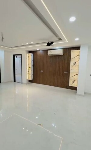 Room in 4 BHK Builder Floor at Ultima 107, Sector 104 – for Sale