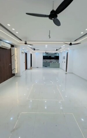 Building Lobby in 4 BHK Builder Floor at Ultima 107, Sector 104 – for Sale