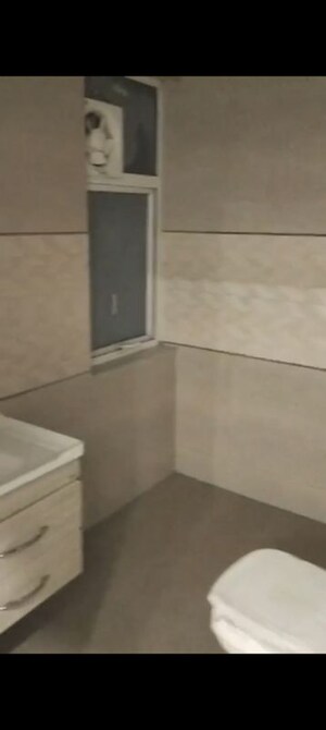 Bathroom in 3 BHK Apartment at Mapsko Paradise, Sector 83 – for Rent