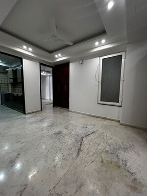 Room in 3 BHK Apartment at Chattarpur – for Rent