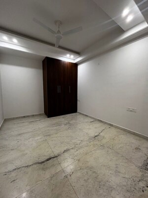 Room in 3 BHK Apartment at Chattarpur – for Rent