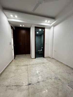 Room in 3 BHK Apartment at Chattarpur – for Rent