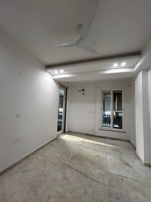 Room in 3 BHK Apartment at Chattarpur – for Rent