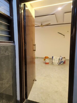 Building Lobby in 3 BHK Builder Floor at Sector 88 – for Rent