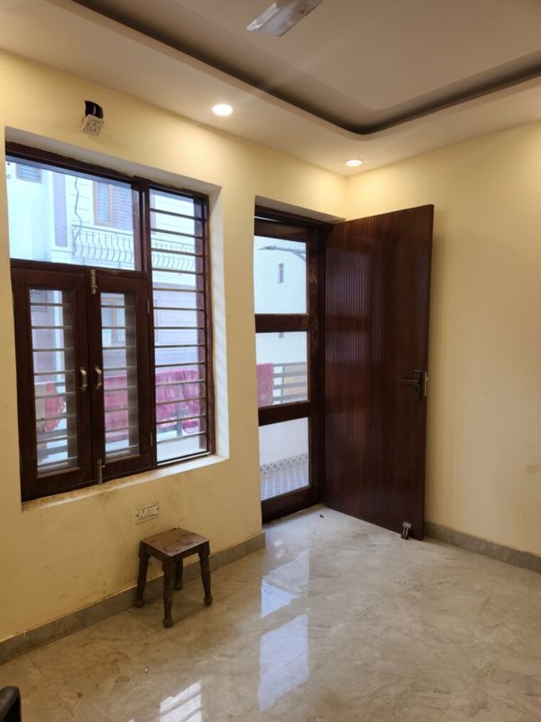 Room, sector 88 3 Bedroom 250 Sq.Yd. Builder Floor In Sector 88 Faridabad 10277397