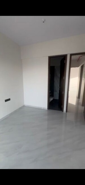 Room in 2 BHK Apartment at Kabra Garnet, Malad West – for Rent