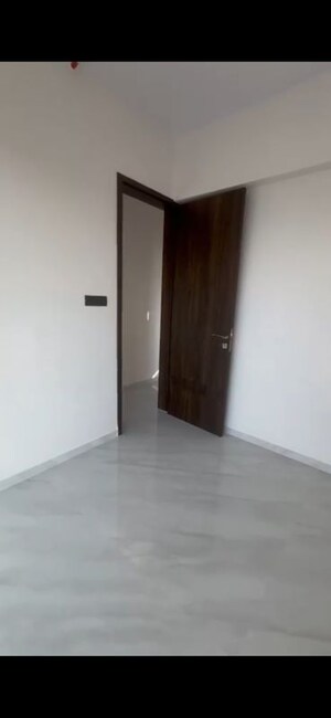 Room in 2 BHK Apartment at Kabra Garnet, Malad West – for Rent