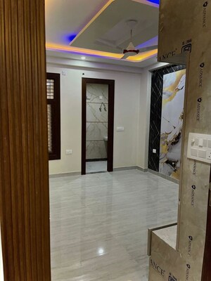 Room in 5 BHK Apartment at Dwarika Raj Garden City, Raj Nagar Extension – for Sale