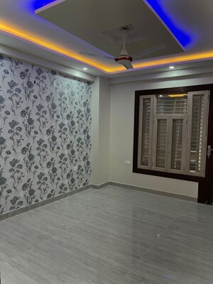 Room in 5 BHK Apartment at Dwarika Raj Garden City, Raj Nagar Extension – for Sale