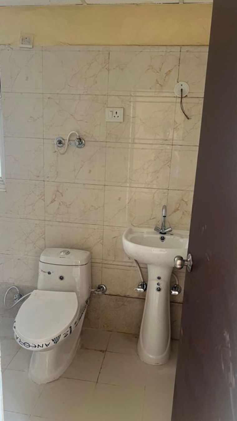 Attached Bathroom, eureka-diya-green-city 2 Bedroom 968 Sq.Ft. Apartment In Raj Nagar Extension Ghaziabad 10277417
