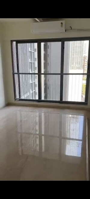 Room in 2 BHK Apartment at Kalpataru Elitus, Mulund West – for Rent