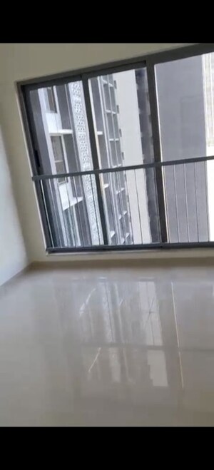 Furnished Amenities in 2 BHK Apartment at Kalpataru Elitus, Mulund West – for Rent