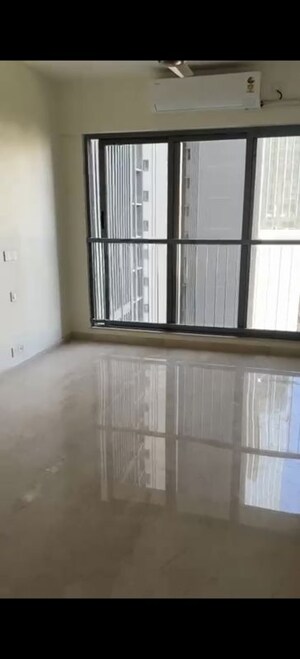 Room in 2 BHK Apartment at Kalpataru Elitus, Mulund West – for Rent