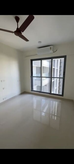 Room in 2 BHK Apartment at Kalpataru Elitus, Mulund West – for Rent