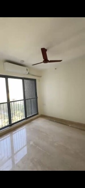 Room in 2 BHK Apartment at Kalpataru Elitus, Mulund West – for Rent