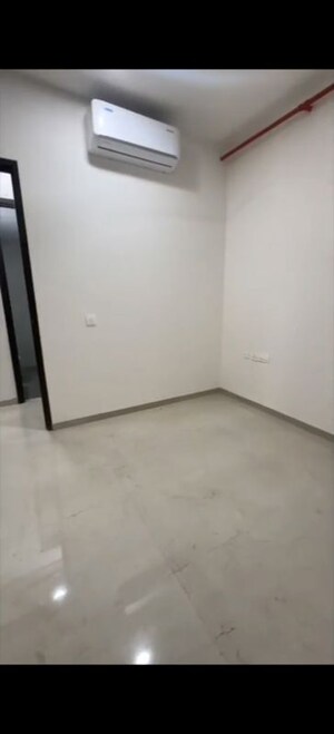 Room in 2 BHK Apartment at Piramal Vaikunth, Balkum Pada – for Rent