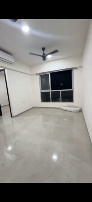 Room in 2 BHK Apartment at Piramal Vaikunth, Balkum Pada – for Rent