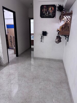 Room in 2 BHK Apartment at Lodha Amara, Kolshet Road – for Rent