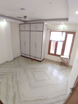 Room in 3 BHK Builder Floor at Lajpat Nagar 4 – for Rent