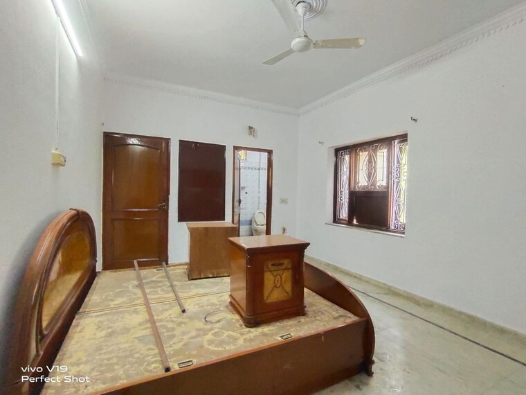 Room, east of kailash 3 Bedroom 1700 Sq.Ft. Builder Floor In East Of Kailash Delhi 10277519