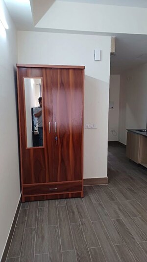 Room in 1 RK Apartment at Gaur Runway Suites, Gaur Yamuna City – for Rent