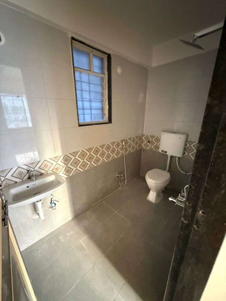 Bathroom, saarrthi-success-square 3 Bedroom 1350 Sq.Ft. Apartment In Kothrud Pune 10277537