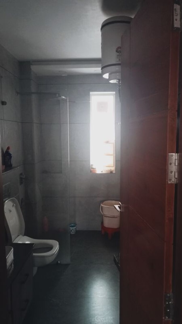 Bathroom, sector 14 3 Bedroom 300 Sq.Yd. Builder Floor In Sector 14 Hisar 10277555