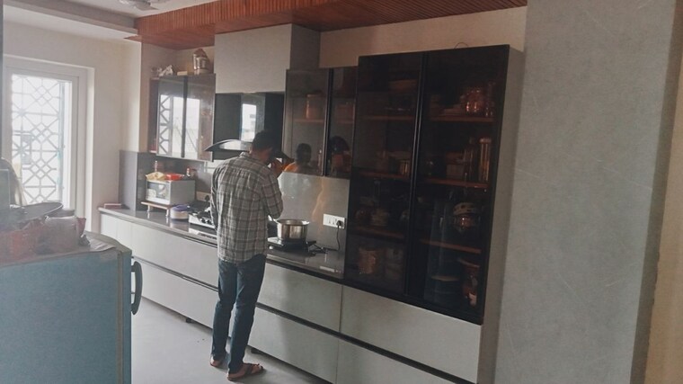 Gym, sector 14 3 Bedroom 300 Sq.Yd. Builder Floor In Sector 14 Hisar 10277555