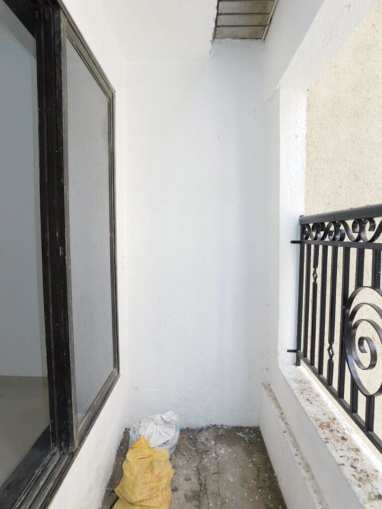 Balcony, ever-top-apartment 3 Bedroom 1200 Sq.Ft. Apartment In Andheri West Mumbai 10277591