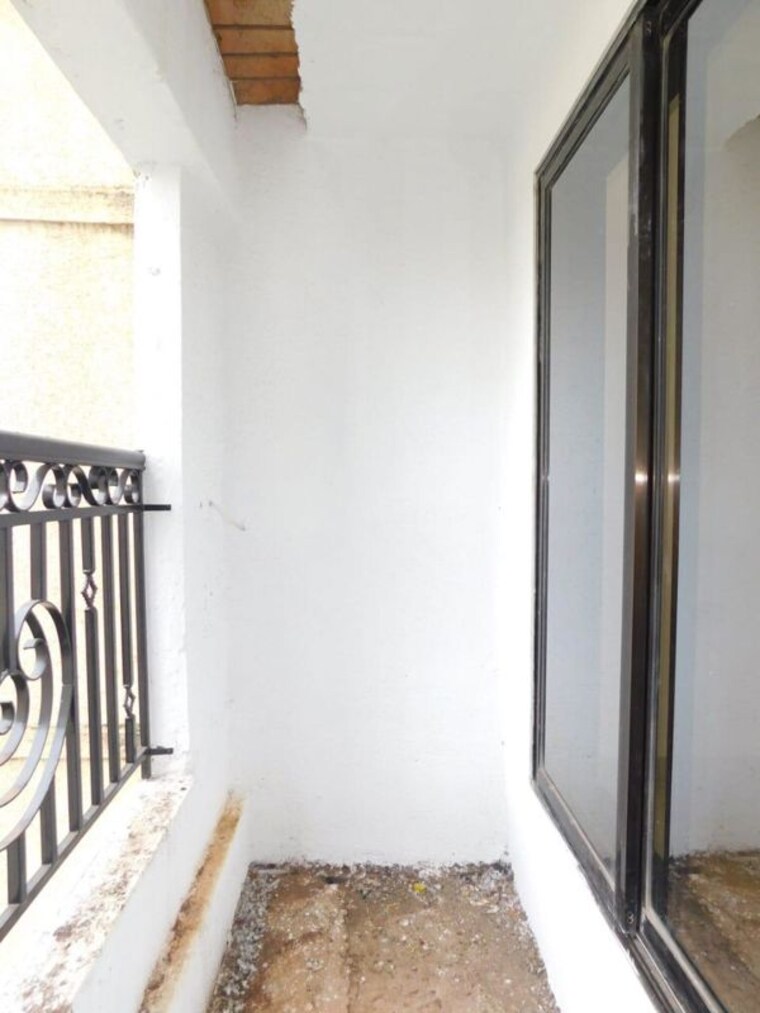 Balcony, ever-top-apartment 3 Bedroom 1200 Sq.Ft. Apartment In Andheri West Mumbai 10277591