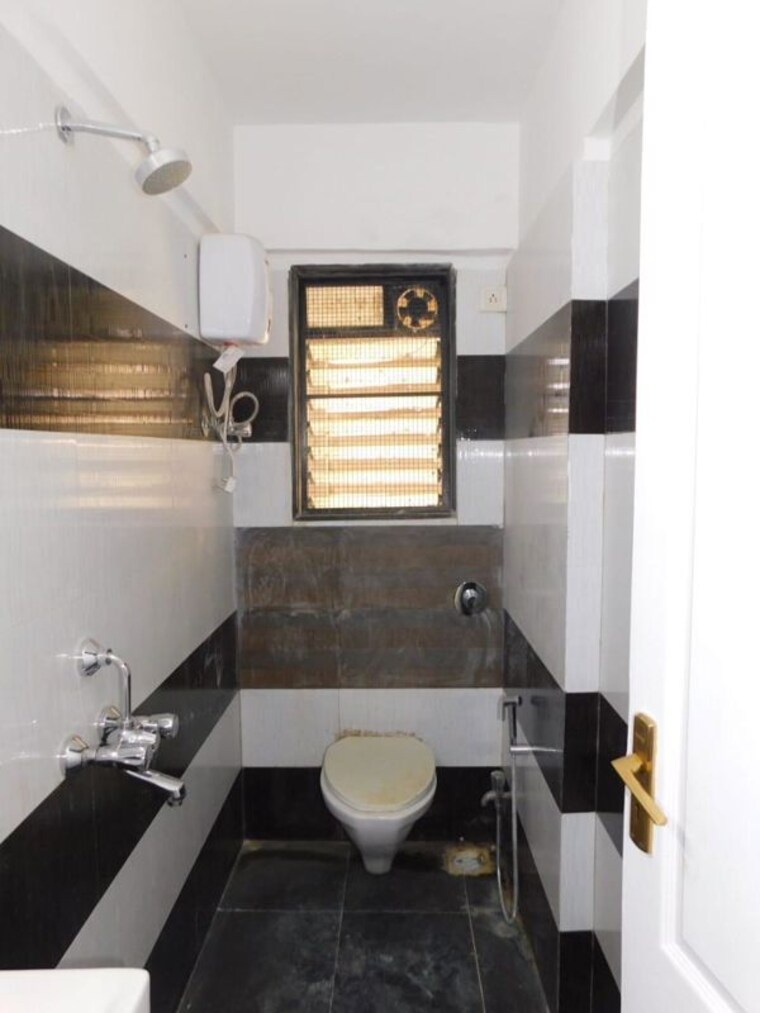 Bathroom, ever-top-apartment 3 Bedroom 1200 Sq.Ft. Apartment In Andheri West Mumbai 10277591