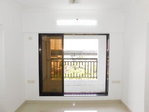 Room in 3 BHK Apartment at Ever Top Apartment, Andheri West – for Rent