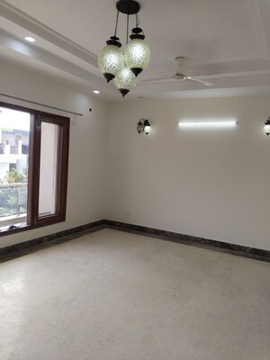 Room in 2 BHK Builder Floor at RWA Apartments Sector 39, Sector 39 – for Rent
