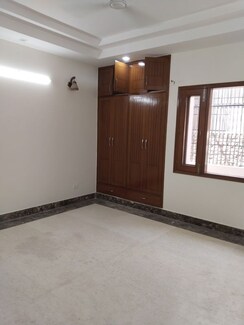 2 BHK + Pooja Room Builder Floor For Rent in RWA Apartments Sector 39