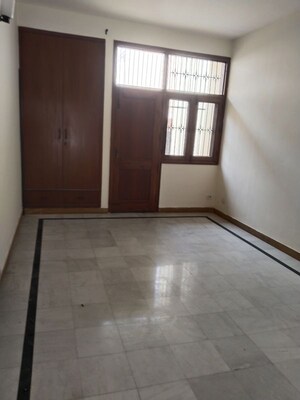 Room in 2 BHK Builder Floor at RWA Apartments, Sector 31 – for Rent