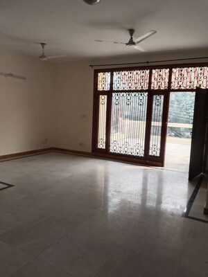 Room in 2 BHK Builder Floor at RWA Apartments, Sector 31 – for Rent