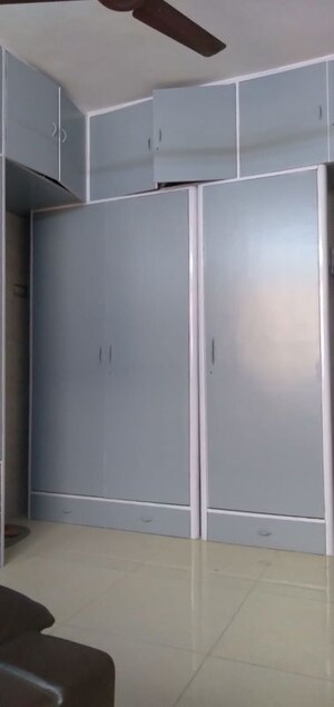 Room in 2 BHK Apartment at New Vijaya CHS, Malad West – for Rent