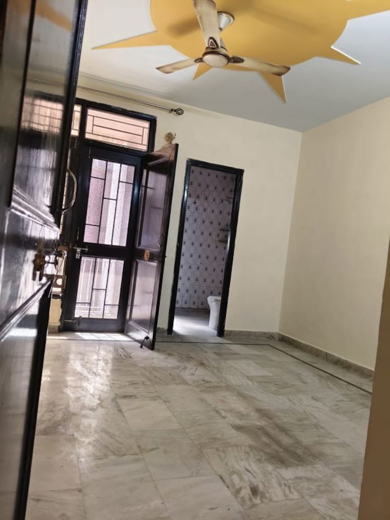 Room, ip extension 3 Bedroom 1300 Sq.Ft. Apartment In Ip Extension Delhi 10277644