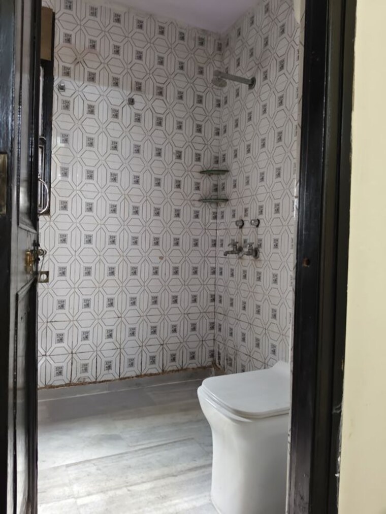 Bathroom, ip extension 3 Bedroom 1300 Sq.Ft. Apartment In Ip Extension Delhi 10277644