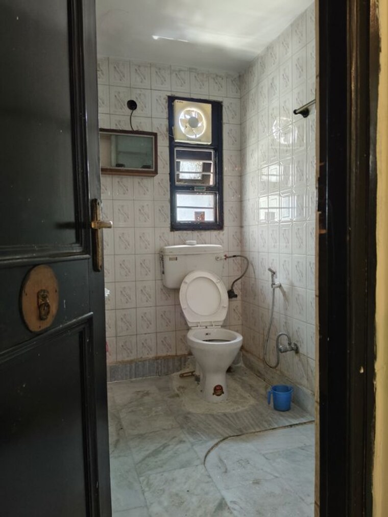 Bathroom, ip extension 3 Bedroom 1300 Sq.Ft. Apartment In Ip Extension Delhi 10277644