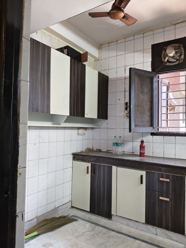 Kitchen, ip extension 3 Bedroom 1300 Sq.Ft. Apartment In Ip Extension Delhi 10277644